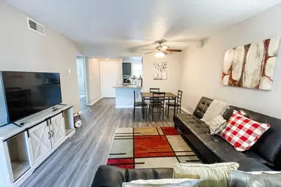 Image de Perfect for Group! 2br, 2ba with Pool!