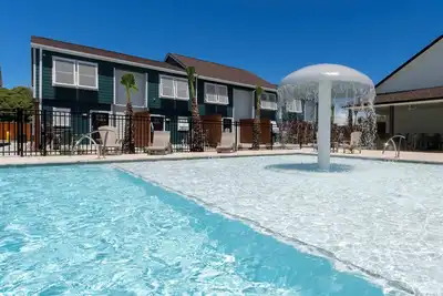 Image de 2 bedroom 1. 5 bath townhome 1150 sqft