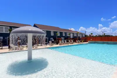 Image de 2 bedroom 1. 5 bath townhome 1150 sqft - Commnity Pool - Pet Friendly