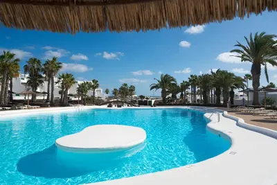 Image de Balcon de la Mer – Piscine, Courts de tennis, Accès à la mer