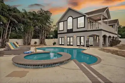 Image de Spacious home w/private pool & game room