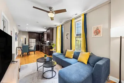 Image de The BuckLogan Nest, Sleeps 6, Walk to Blue Line