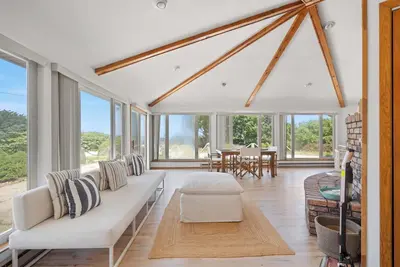 Image de Peconic Retreat: Charming Home, Across from Beach