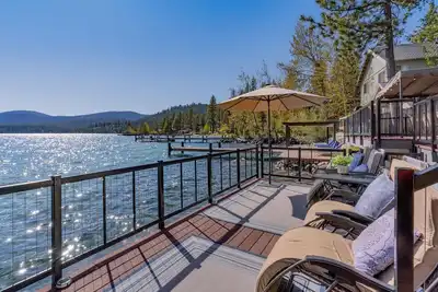 Image de Lakefront | Hot Tub | Buoy | Game Room | Walk to the Beach (Steeple)