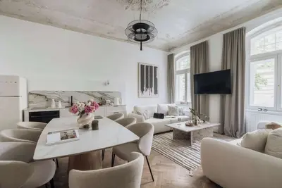 Image de Spacious apartment with 2 bedrooms city center