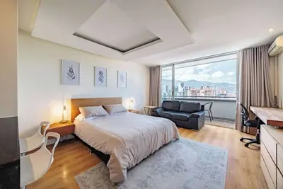 Image de |Ep| Modern Loft W/Ac, Workspace, and Scenic Views