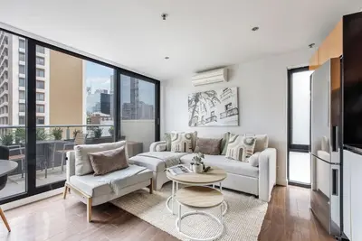Image de Cityscope Stylish Cbd Pad with a View