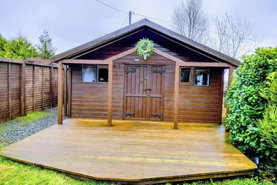 Image de Cozy cabin in a tranquil rural setting with a hot tub and a wood burning stove
