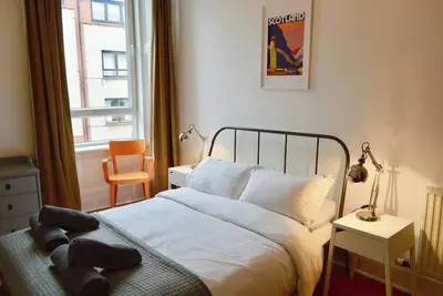 Image de Bright 2 bedroom apartment 15 minute walk from the city centre