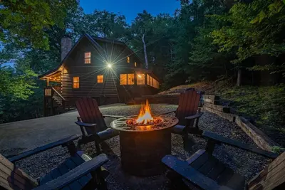 Image de Secluded yet Close 2 All*Family Activities*Hot Tub