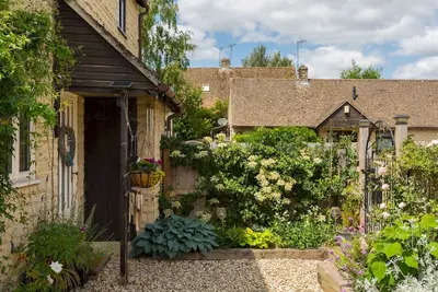 Image de Cosy Cotswolds home | parking | colourful garden | Pass the Keys