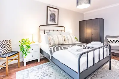 Image de Stylish 2-Bedroom Flat in Great Warley – Sleeps 6 | Pass the Keys