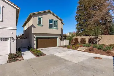 Image de Charming 3-bedroom townhome with Ac, WiFi in tranquil Roseville