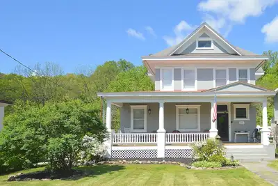 Image de 4-bedroom house in historic Berkeley Springs with Ac, WiFi & Hot Tub