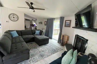 Image de Spacious Lake-adjacent Home in Denver, sleeps up to 12. Dog friendly!