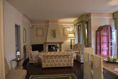 Image de Elegant apartment with large terraces in quiet residential area.