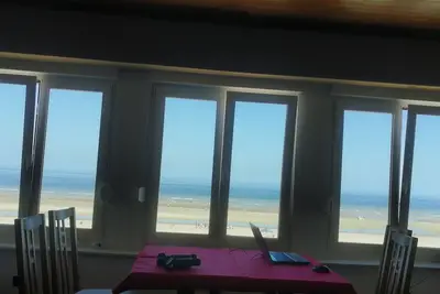 Image de Appartement sur la digue avec une vue mer exceptionnelle