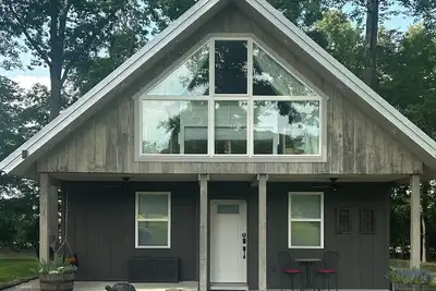 Image de Charming 2-bedroom cottage with Hot Tub, Ac, and WiFi near Lake Cumberland.