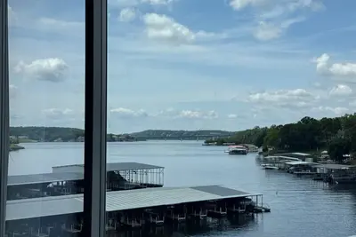 Image de Well appointed, family friendly, waterfront condo; centrally located, great view