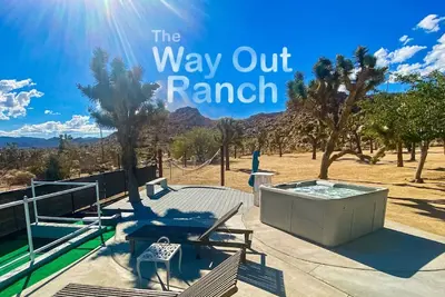 Image de Private Rooms! Hot Tub! Fire Pit! Bar! Mini-Golf!