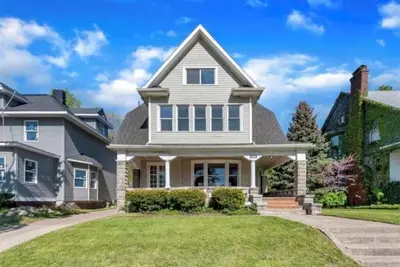 Image de Nd Home—spacious 5+ bdrms less than a mile from Nd