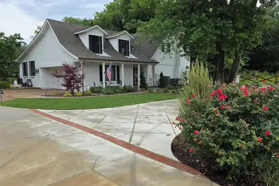 Image de Charming, Private 3-bedroom house in awesome Broken Arrow 31-Day minimum stay