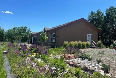 Image de Cheerful 4 bedroom home! Quiet and spacious!