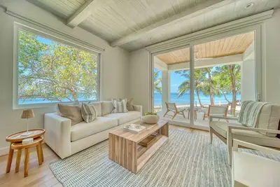 Image de Beachy and Sophisticated 3-Bed, 3. 5-Bath Beachfront Townhome at Watercolors F5