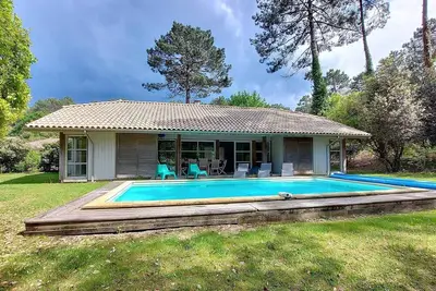 Image de Moliets Maison 8 personnes avec piscine privée proche océan.