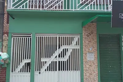 Image de Well located house with patio. Caripunas Street.