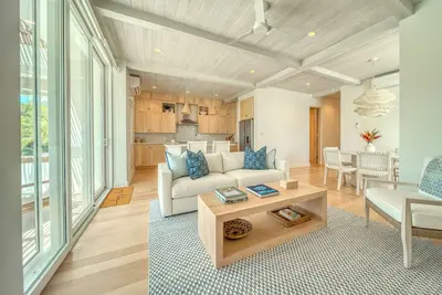 Image de Elegant 3-Bed, 3-Bath Top-Floor Condo with Panoramic Ocean Views at Watercolors