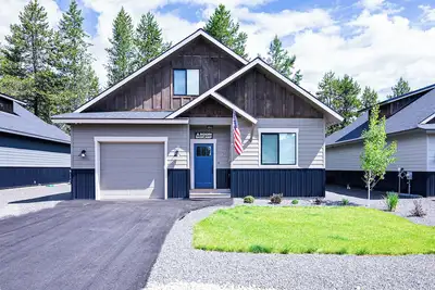 Image de Bighorn Basecamp- beautiful brand new home- sleeps 10- pets ok