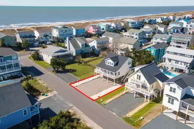 Image de New Listing! Just 50 yards from the beach & lots of parking!