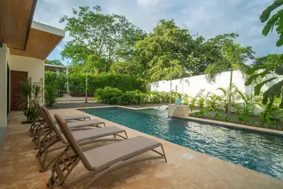 Image de Total Privacy! New 6 Bdrm/6bath Villa, Walk to Beach, 44' Pool/ Spa/Cold Plunge,