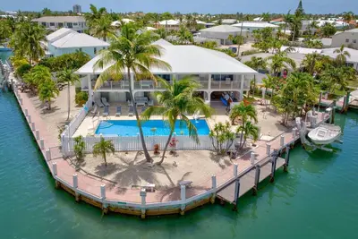Image de Sailfish Point - Luxury Waterfront Pool Home, 80' Dock