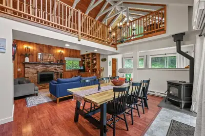 Image de Lofted Hideaway on Pixley Hill