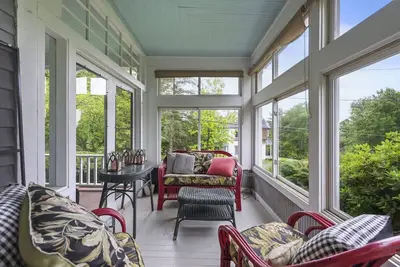 Image de An Elegant Time Capsule in Downtown Lenox