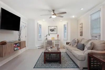 Image de Renovated 2br Condo in Sea Bright – Private Yard, Walk to Beach & Dining!