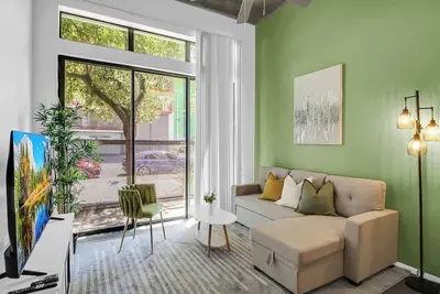 Image de Centric 2br In Heart of Dtphx Free Parking & Pool
