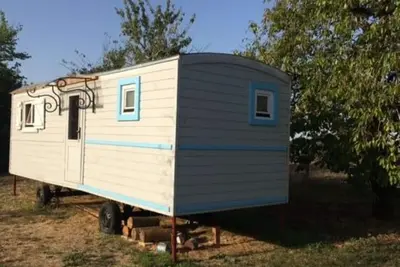 Image de Roulotte au calme sur terrain avec piscine