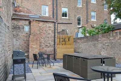 Image de 2 chambres à coucher à York