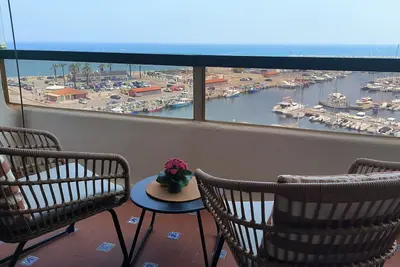 Image de Vue mer et port, 6eme étage Magnifique!