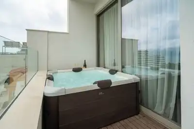 Image de Celeste Room with hot tub and seaview
