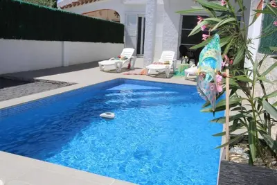 Image de Beautiful Villa 50 meters from the beach of Riumar + Private Swimming Pool, 6 people