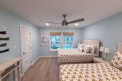 Image de This townhouse is a 2 bedroom(s), 1. 5 bathrooms, located in Rockport, Tx.