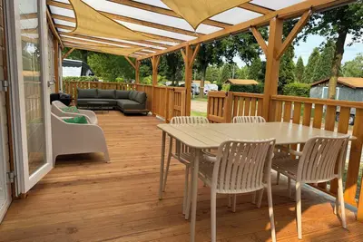 Image de Luxury chalet on 5-star campsite with spacious veranda