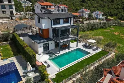 Image de FETHİYE ÖLÜDENİZ De ÖZEL Havuzlu MÜSTAKİL VİLLA