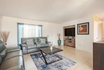Image de Relaxing 2br Home with Office + Garden - 10 Min to Beach & Family Friendly