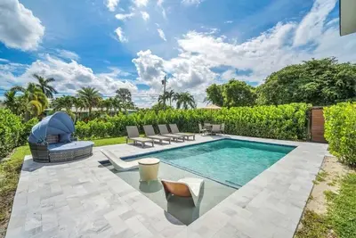 Image de Luxury 4bed/4bath Near Beach with Private Yard and Pool