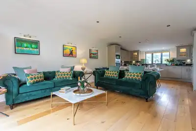 Image de Bright Lofty House with Parking and Hot Tub